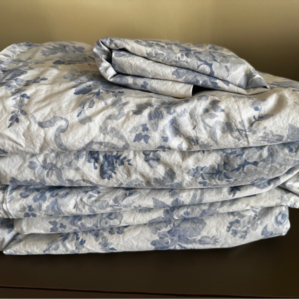 PB Love Shack Fancy Floral Blue and White Twin XL - sheet set (2) sets